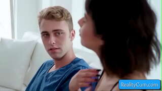 ���ુઓ આ cutie કિશોર વયે વાળ વાળી ચુસવું મોટો લોડો મેળવવામાં અને તેના કન્ત્ ટેવવાળું ઊંડા