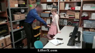 Policjant Pieprzy Вороватого Nastolatka