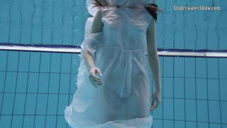 ���ાણીની વિશ્વમાં નગ્ન babes