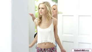 Жижиг дагуурын өсвөр licked дараа rimmed гэхэд лесбиян bff