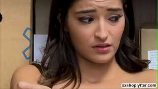 Qarn Uffiċjal fl-aħħar nett jottjeni l-opportunità li mara Emily Willis fil-sess