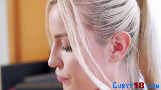 ���ំ Tits ជំទង់វីដេអូដោយ BBC