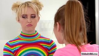 Гармтарини наврасон дар автомойке трутся кисками якдигар пас аз ба кор