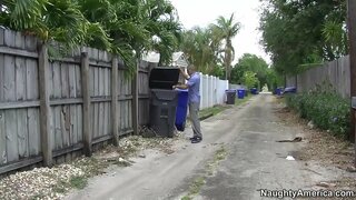 Alyssa Lynn fodendo, seu filho da amiga ao ar livre
