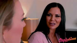 Stepmom Viser Datter, Hvordan Man Har Lesbisk Sex