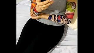 ���ັນຄຣິດ. ເອື້ຍໍາດໍາເນີນການໃຫ້ທີ່ດີທີ່ສຸດທີ່ຈະໃຫ້ເຂົາ blowjob